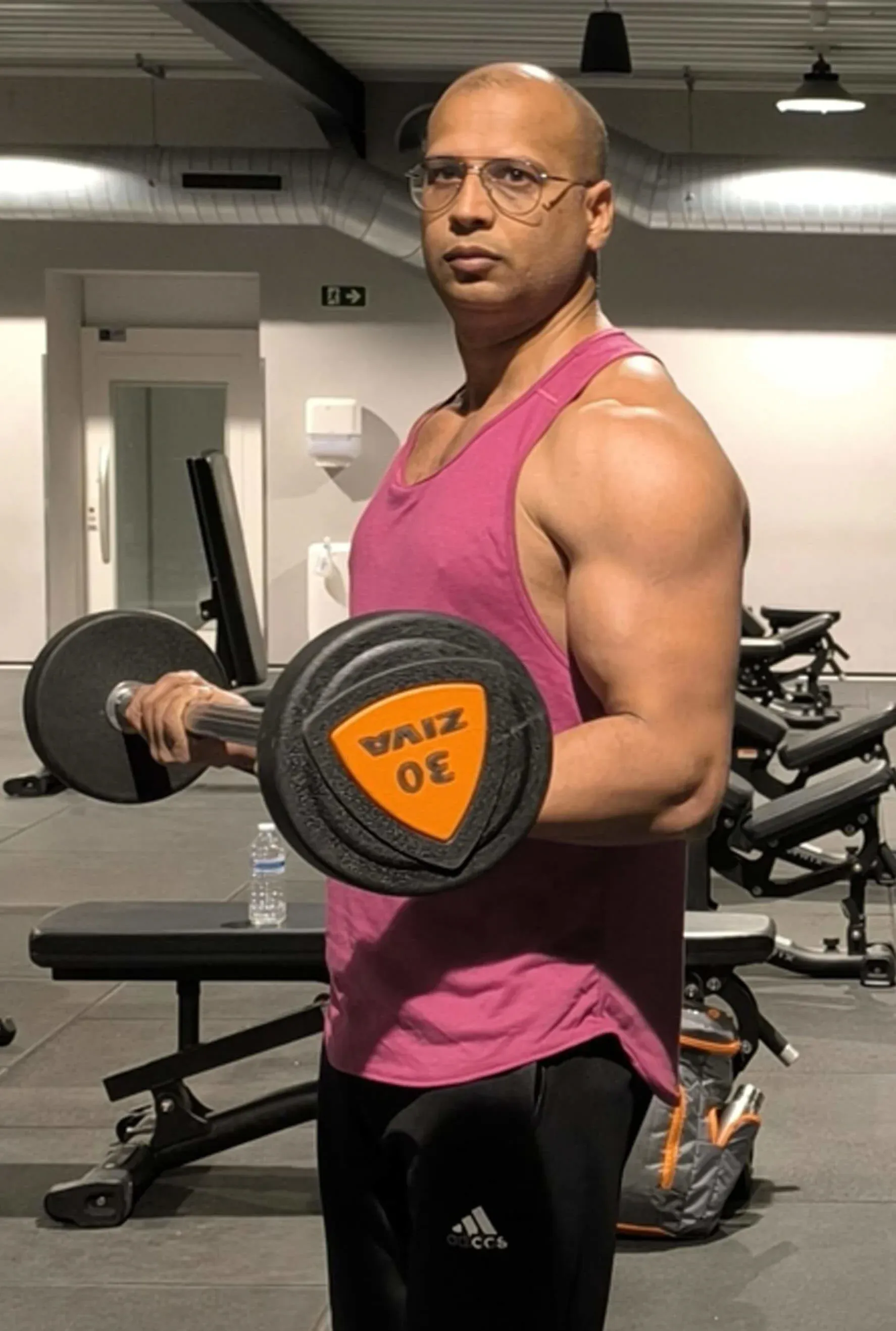 Ashish Ranjan traint in de fitnesszaal